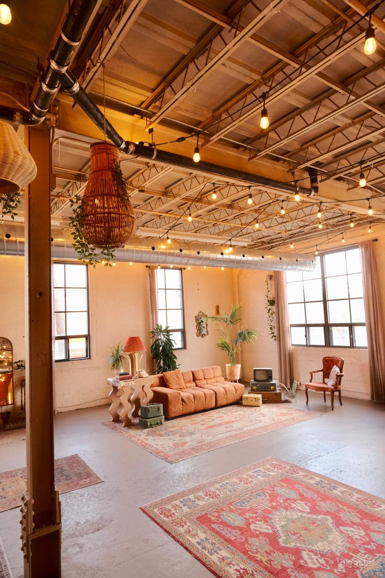  Cozy Industrial Loft Studio and Event Space 