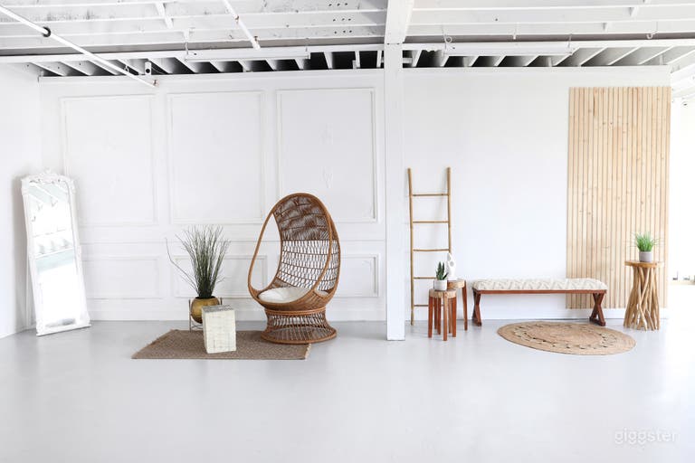  Bright & Versatile Multi Use Photo Studio 1000 sf 