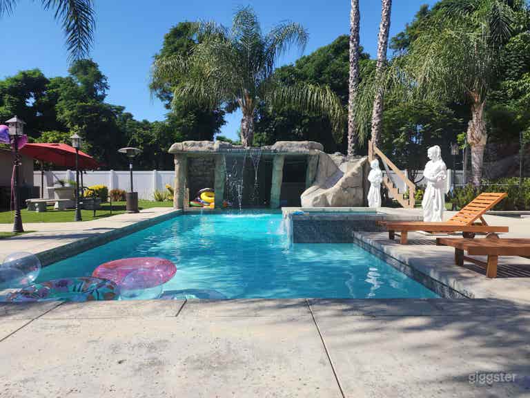  Pool with Waterfall &amp; Slide 
