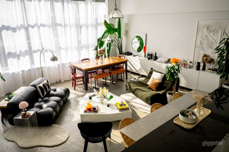  Downtown Hard Loft with Natural Light 